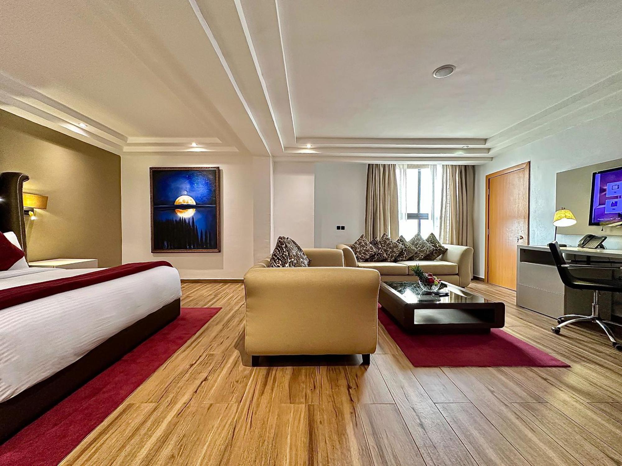 Victoria Crown Plaza Hotel Lagos Exterior photo